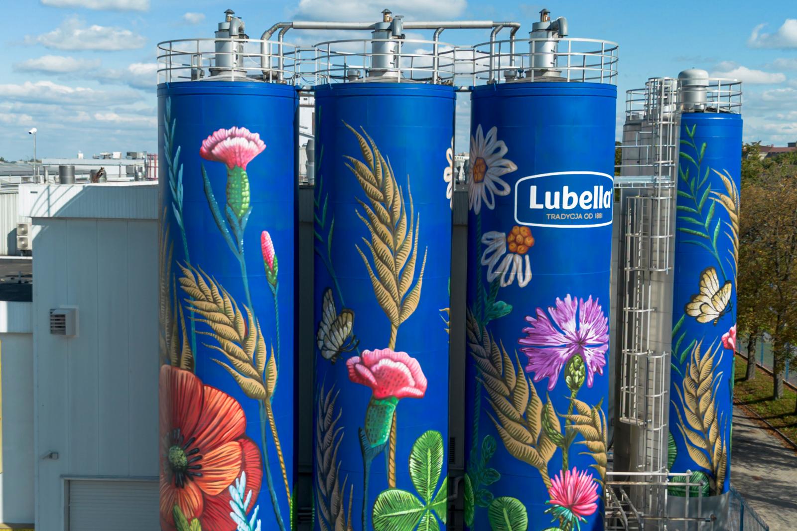 Mural Lubella na hali produkcyjnej w Lublinie symbol lokalnych korzeni marki